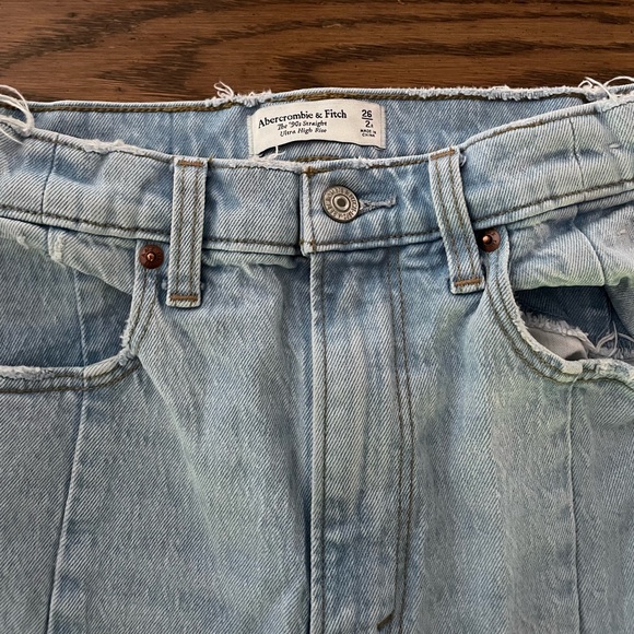 Abercrombie & Fitch Ultra Highrise 90’s Straight Jean - Picture 4 of 6